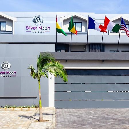 Silver Moon Hotel Абиджан Екстериор снимка