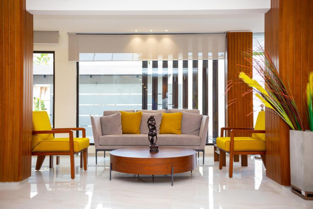 Silver Moon Hotel Абиджан Екстериор снимка