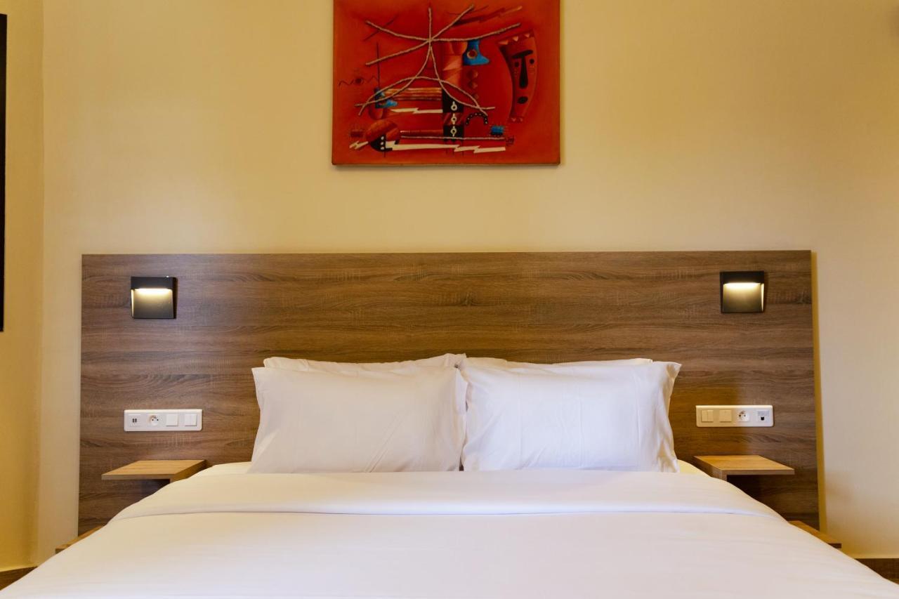Silver Moon Hotel Абиджан Екстериор снимка