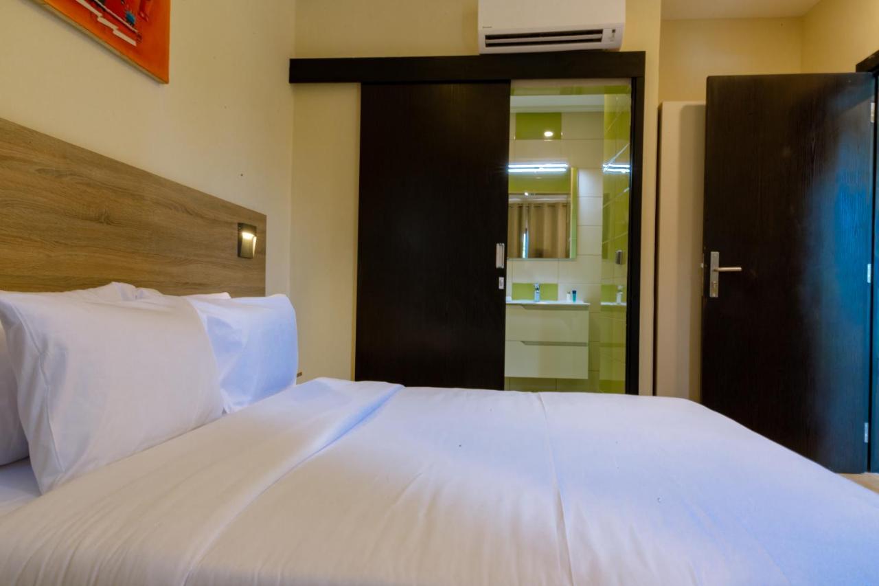 Silver Moon Hotel Абиджан Екстериор снимка