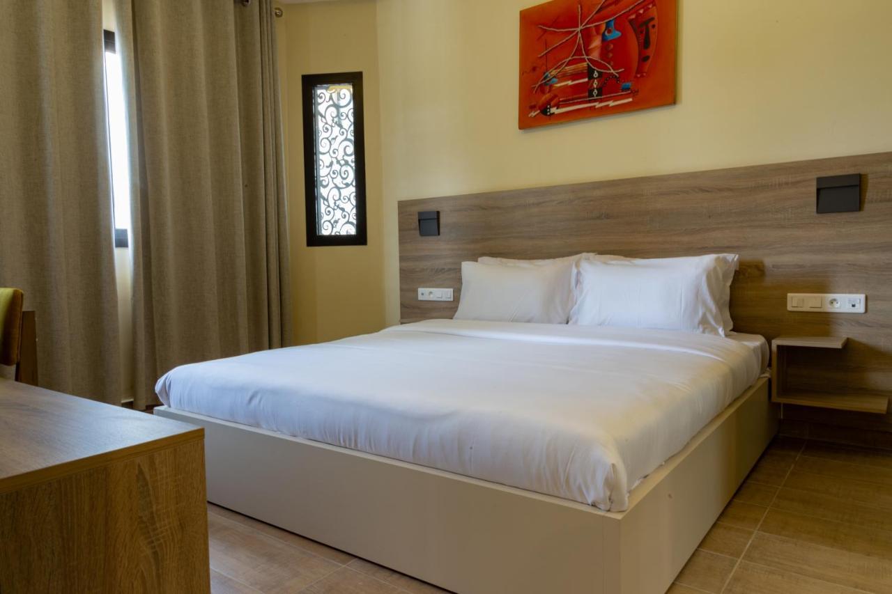 Silver Moon Hotel Абиджан Екстериор снимка