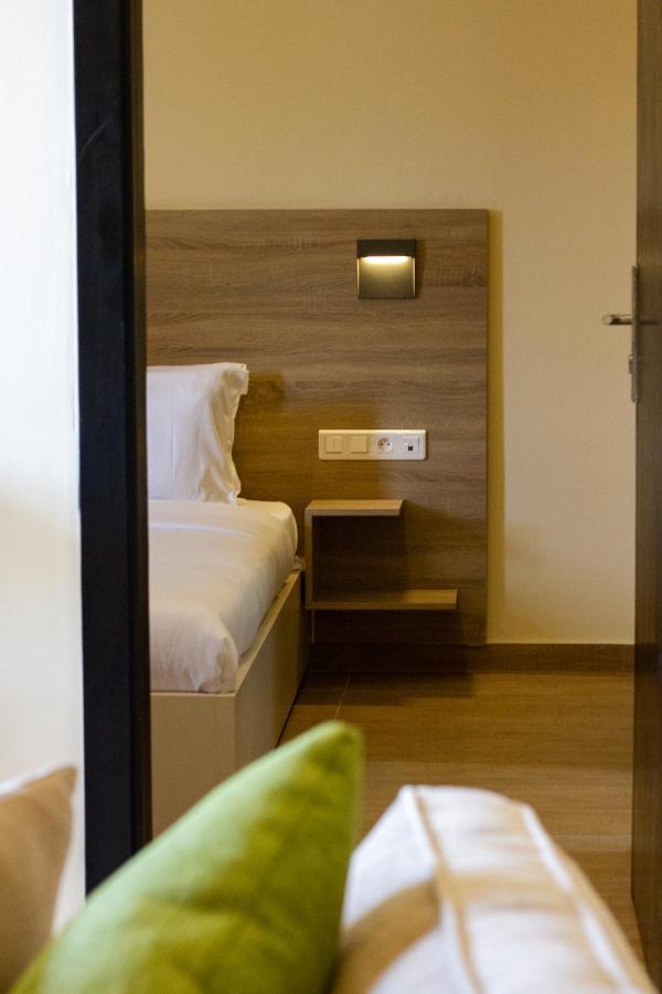 Silver Moon Hotel Абиджан Екстериор снимка