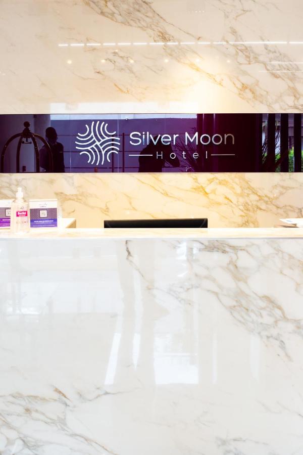 Silver Moon Hotel Абиджан Екстериор снимка