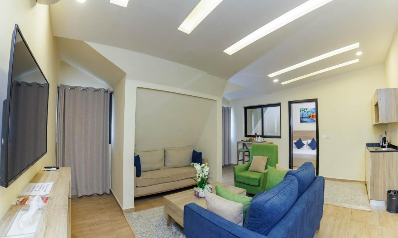 Silver Moon Hotel Абиджан Екстериор снимка