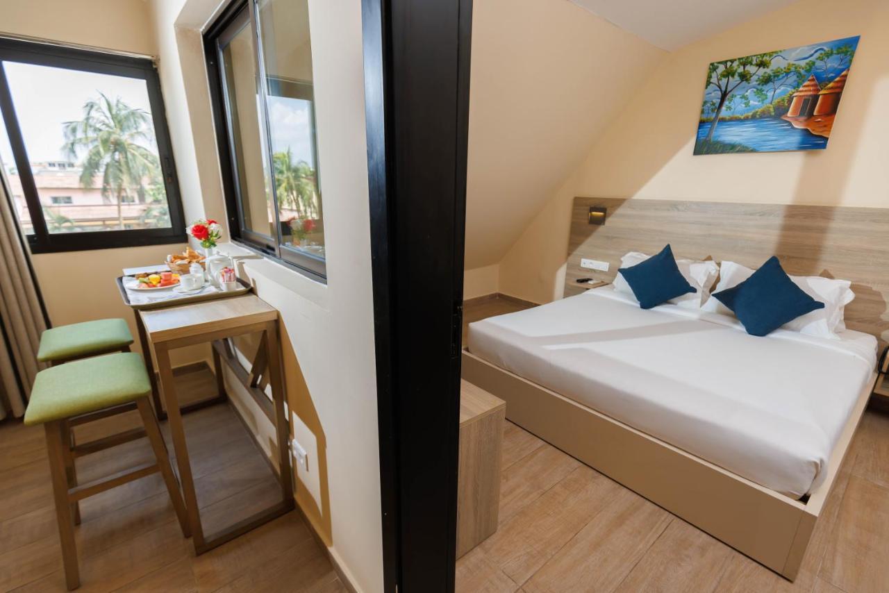 Silver Moon Hotel Абиджан Екстериор снимка