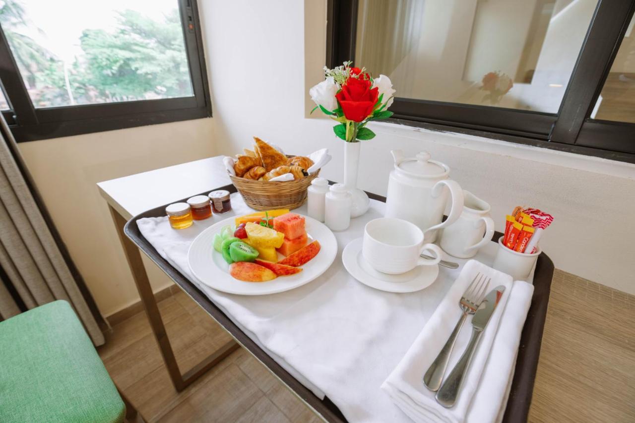 Silver Moon Hotel Абиджан Екстериор снимка